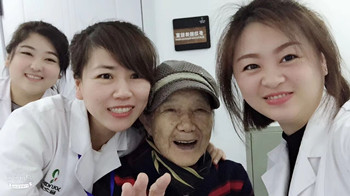 你们的微笑， 就是对于我们的工作最大的肯定！